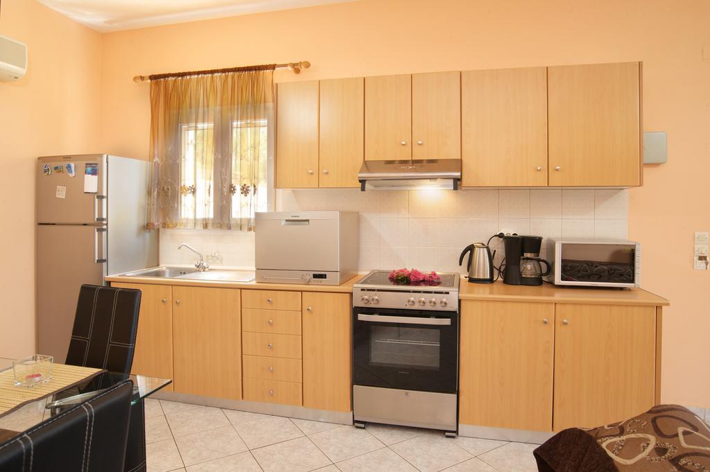 George Apartments Λουρδάτα Δωμάτιο φωτογραφία